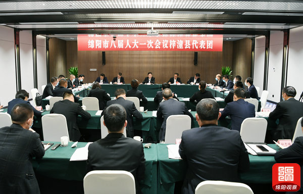 2021年10月27日，羅增斌參加梓潼代表團(tuán)分團(tuán)討論1  張莉 攝.jpg