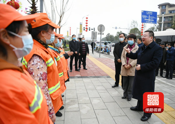 2021年2月10日，元方帶隊(duì)檢查疫情防控、安全生產(chǎn)和市場供應(yīng)9  張莉 攝.jpg