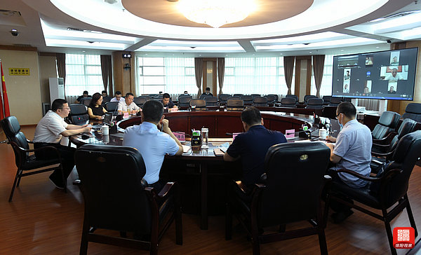 2021年7月25日，元方主持召開(kāi)疫情防控應(yīng)急指揮部會(huì)議  張莉 攝.jpg