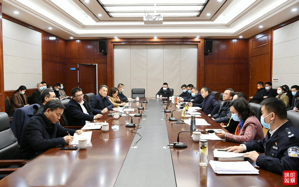 2022年2月25日，李云召開前線指揮中心疫情防控工作調(diào)度會(huì)  張莉 攝.jpg