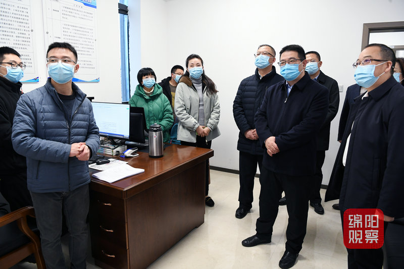 2022年2月7日，李云看望慰問市衛(wèi)健委干部職工1   張莉 攝.jpg