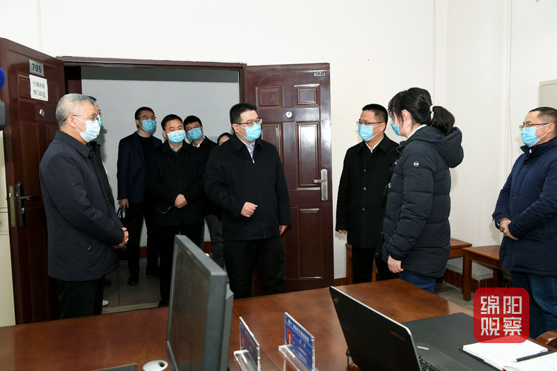 2022年2月7日，李云看望慰問市交通局干部職工1   張莉 攝.jpg
