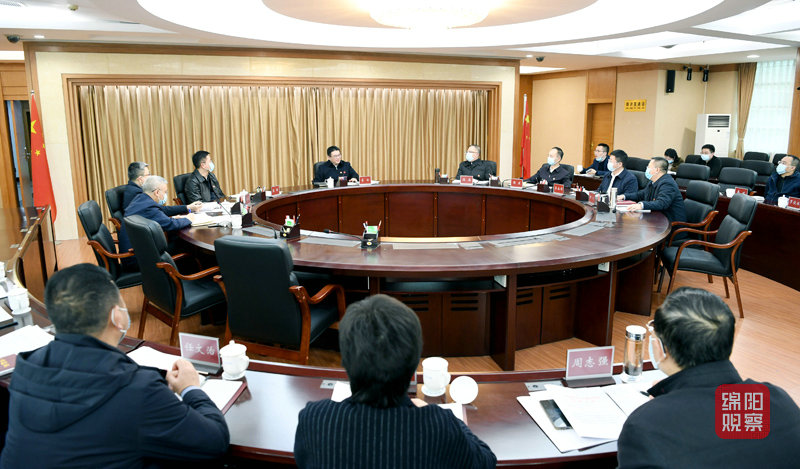 2022年2月28日，李云主持召開市政府黨組會  張莉 攝.jpg