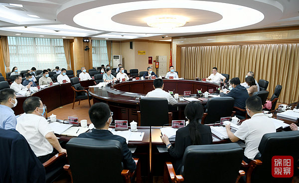 2022年9月22日，市政府第37次常務(wù)會  張莉 攝.jpg