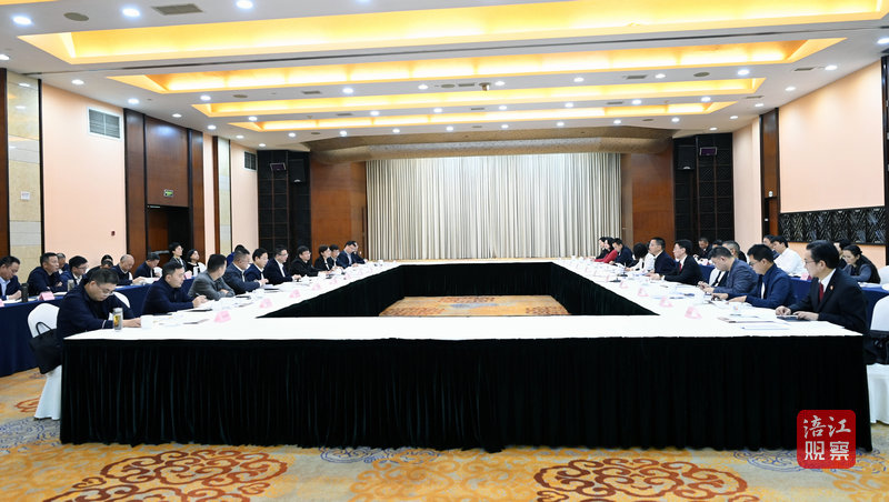 2023年10月31日，李云出席府院兩長聯(lián)系會  張莉 攝.jpg