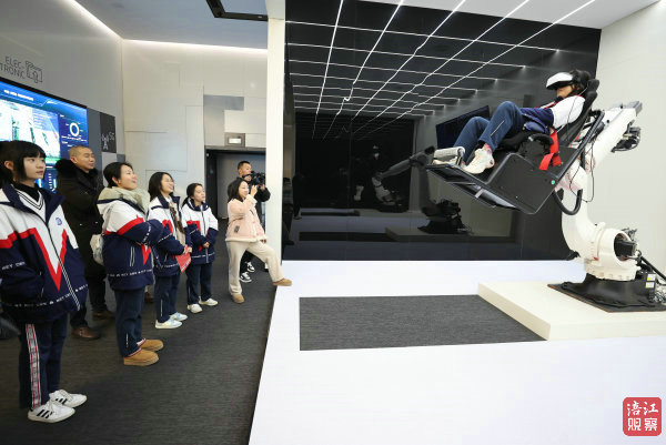 參觀科技智谷5G園、綿陽科技創(chuàng)新館、凱德非遺集市5.jpg