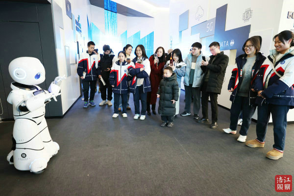 參觀科技智谷5G園、綿陽科技創(chuàng)新館、凱德非遺集市4.jpg