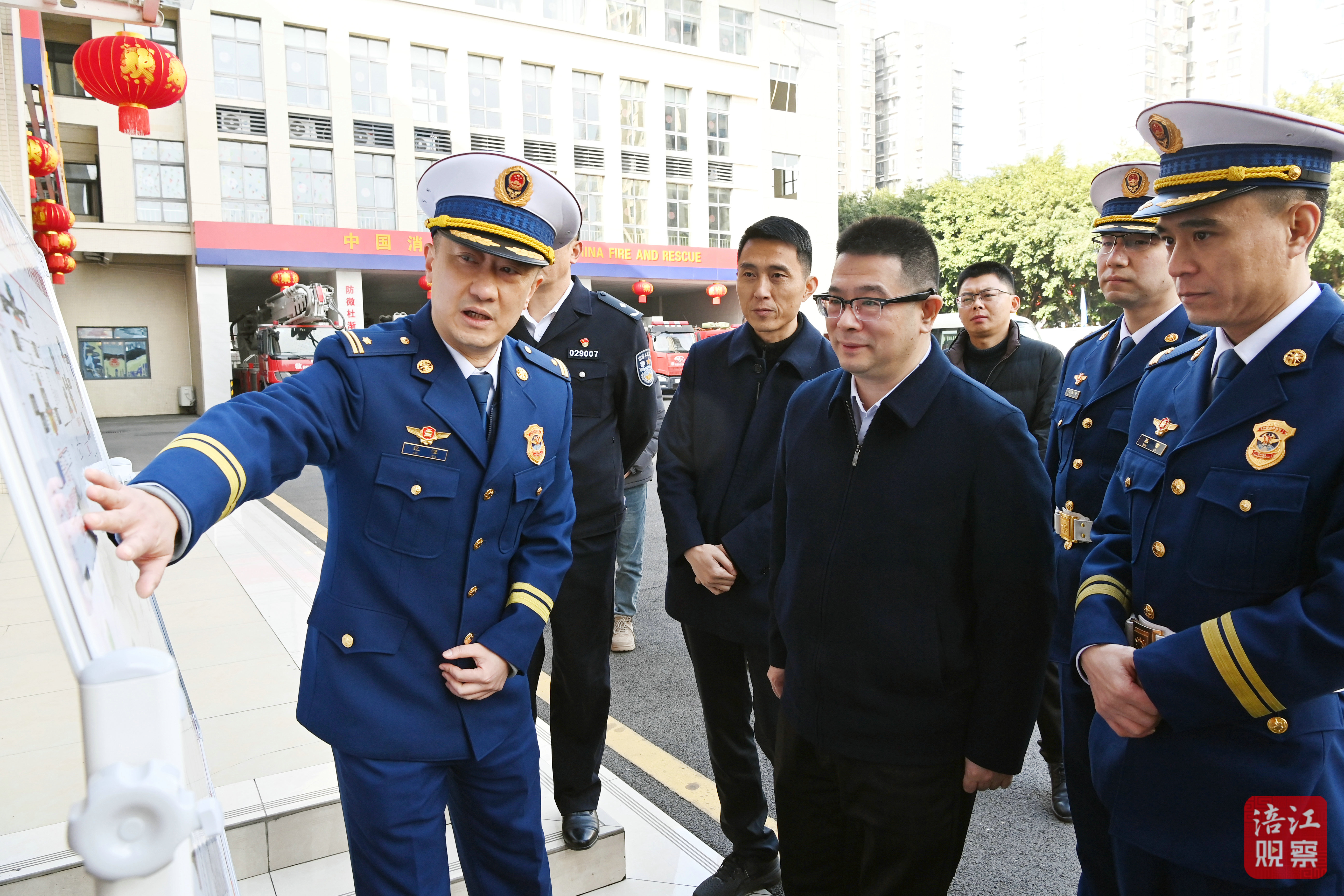 2025年1月27日，李云檢查節(jié)日供應(yīng)、安全穩(wěn)定工作‘，慰問(wèn)一線職工3  張莉 攝.jpg