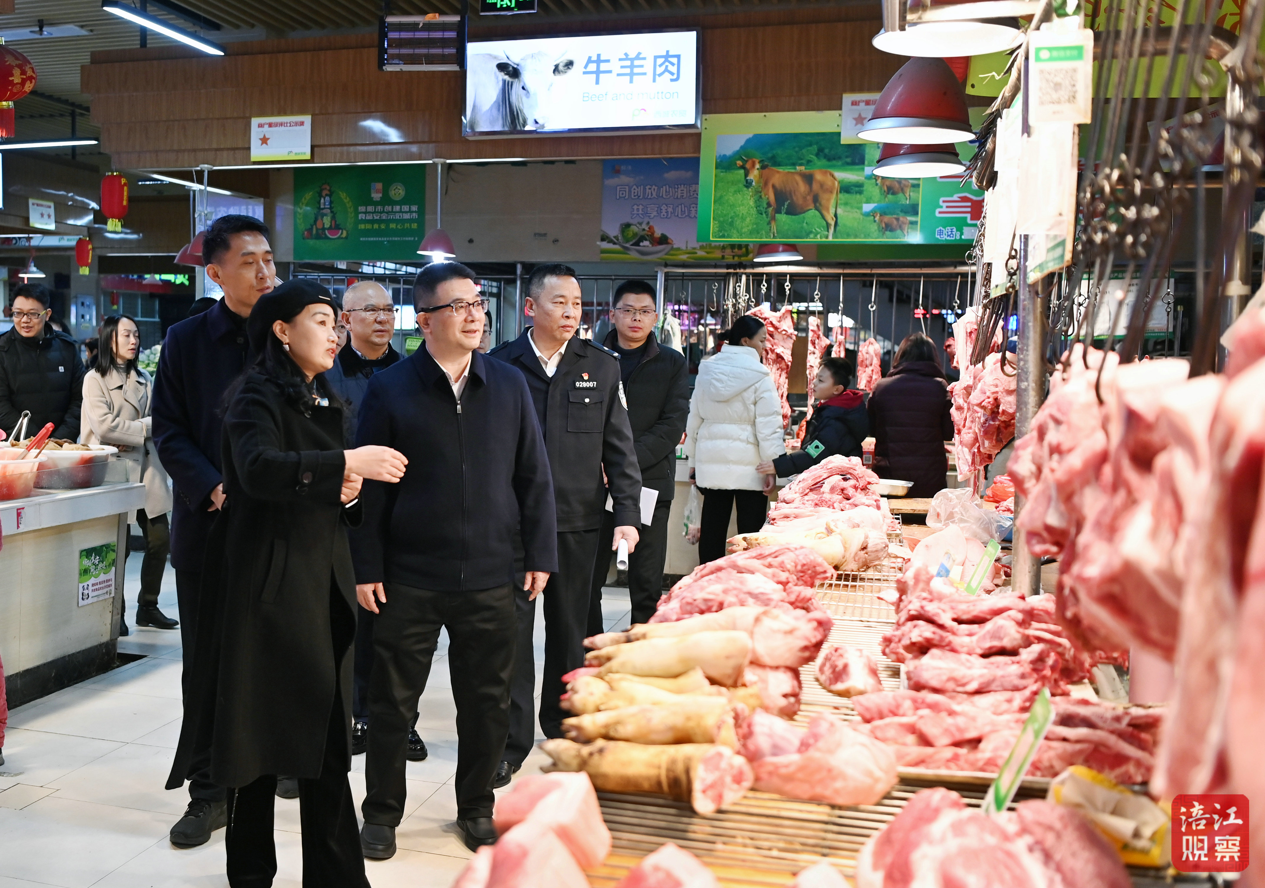 2025年1月27日，李云檢查節(jié)日供應(yīng)、安全穩(wěn)定工作‘，慰問(wèn)一線職工8  張莉 攝.jpg
